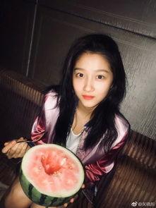 吃瓜卖萌网友,揭秘网络红人的吃瓜卖萌之路