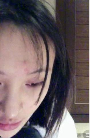 胡桃直播卷发棒吃瓜,揭秘网红美发新潮流