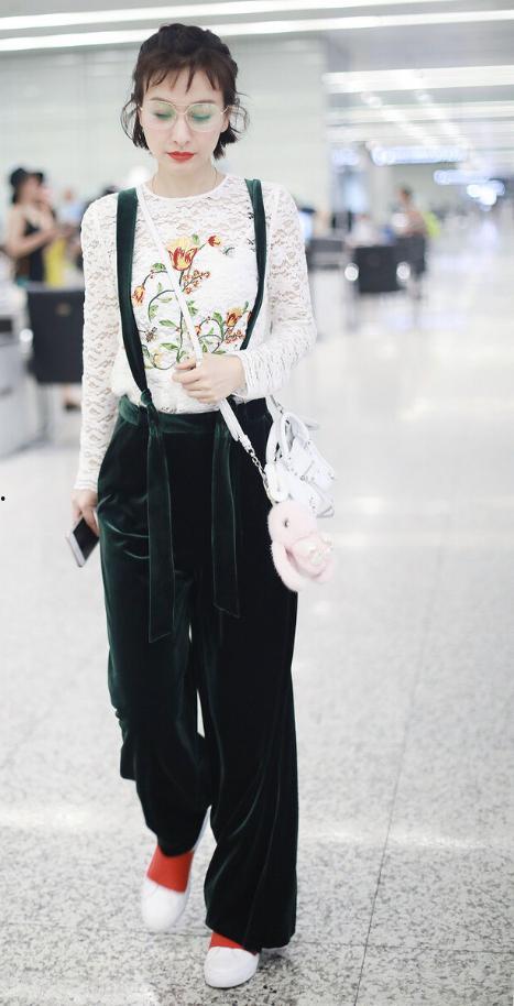 明星蕾丝上衣搭配,蕾丝上衣的时尚搭配指南