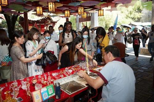 深圳横店网红大妈事件,网络争议与公共形象的双重考验